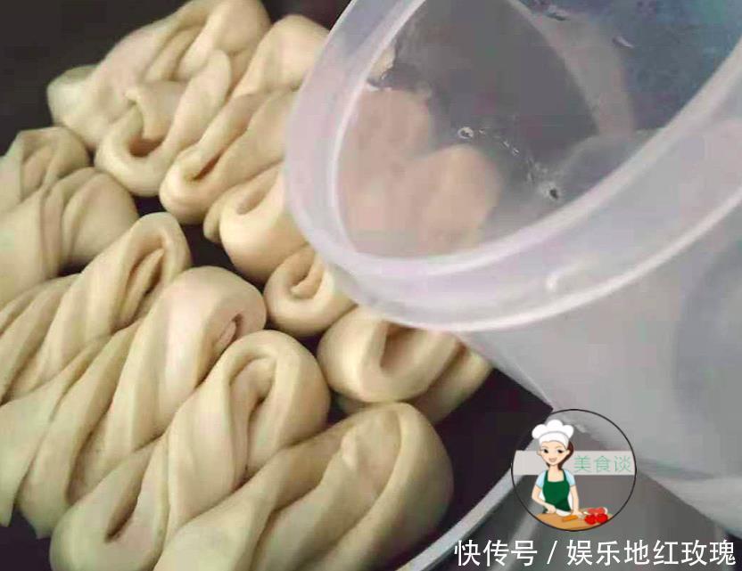 面团|面食此做法，不烤也不炸，一卷一煎8分钟出一锅，营养好吃又饱腹