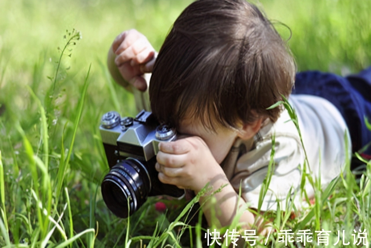 提示者|“妈妈,小草是从哪儿来的”?试试这样回答孩子,帮你养出聪明娃