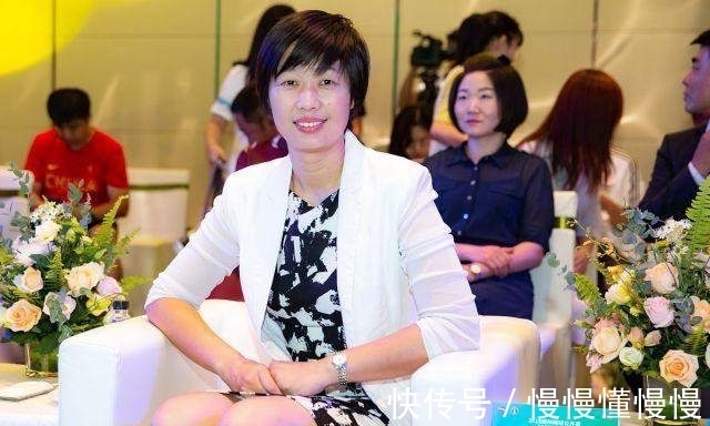 雅典娜|40岁奥运冠军变气质型女强人,嫁大4岁教练,女儿小名合称雅典娜