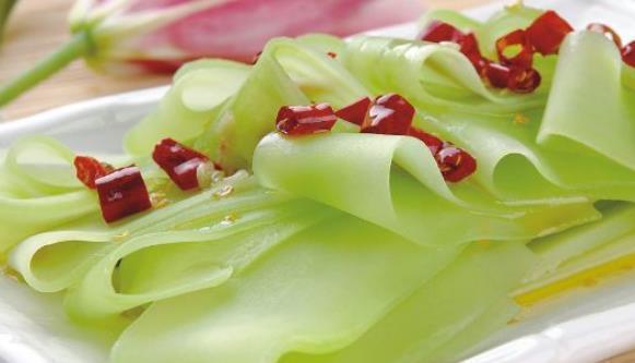 住院|一盘炒莴笋,让一家三口全住院,医生怒骂:连这点常识都不懂!