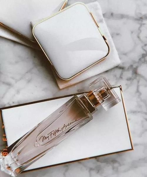 真正优雅的女人，出门包里会带有这5样东西，少一样都不“精致”