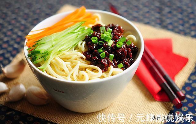 做炸酱面，炒酱是关键，教您详细做法，酱香浓郁，在家也吃得香