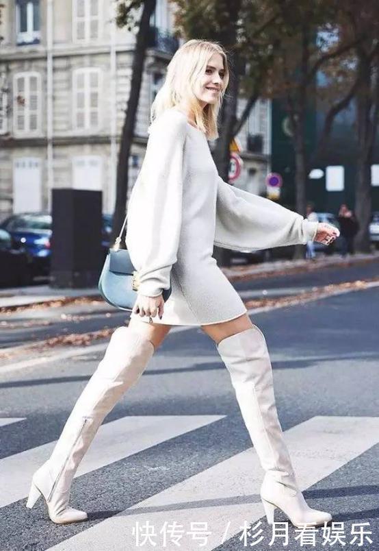 今秋火了一种搭配方式,女人都穿“长毛衣+过膝靴”,显瘦又显高