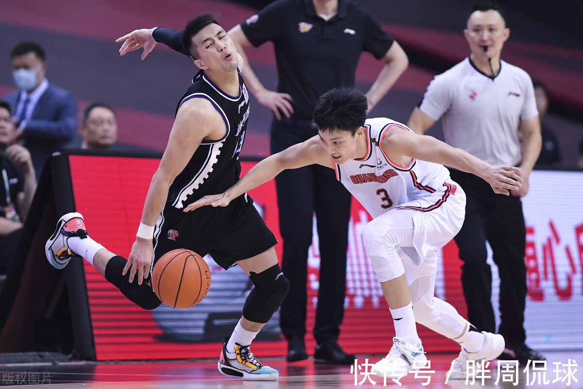 第三阶段|郭艾伦腿伤复发,疑被胡明轩垫脚后伤势加重,杨鸣这回犯难了