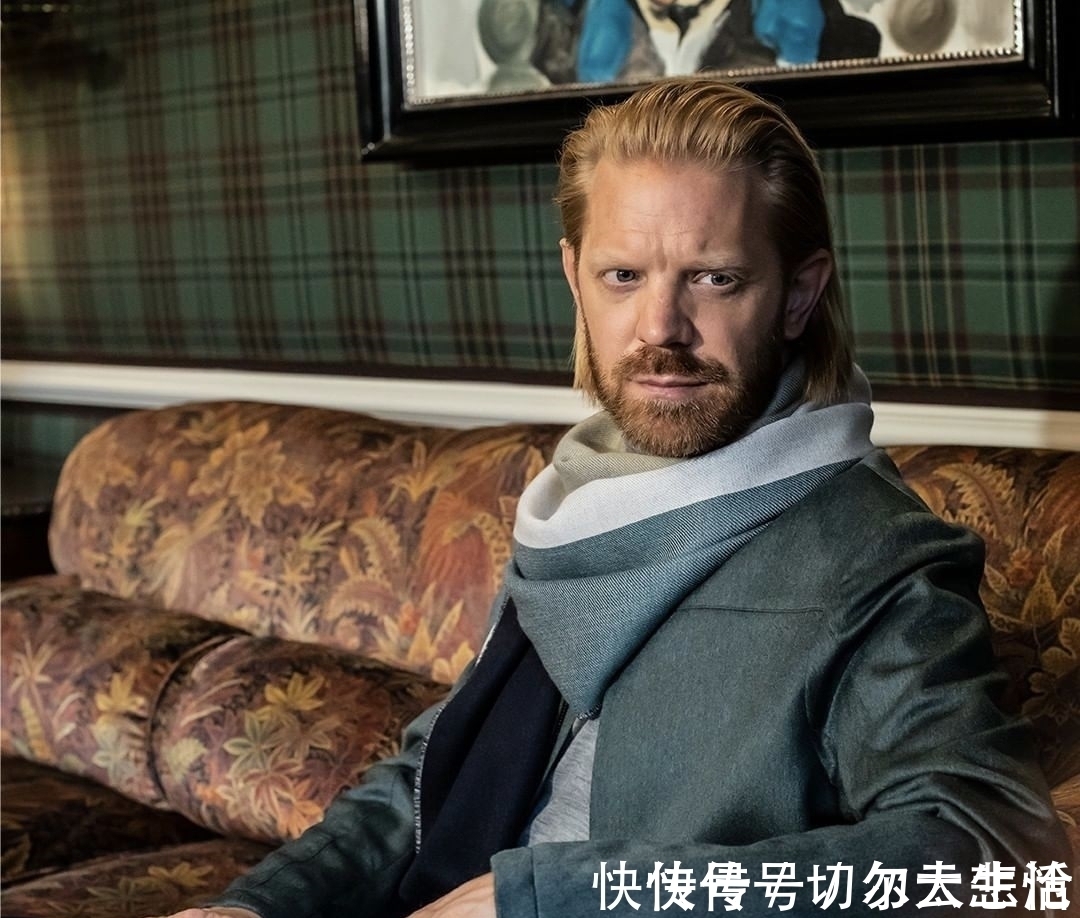 loro 卷福基努里维斯,在打造绅士这点上心有灵犀