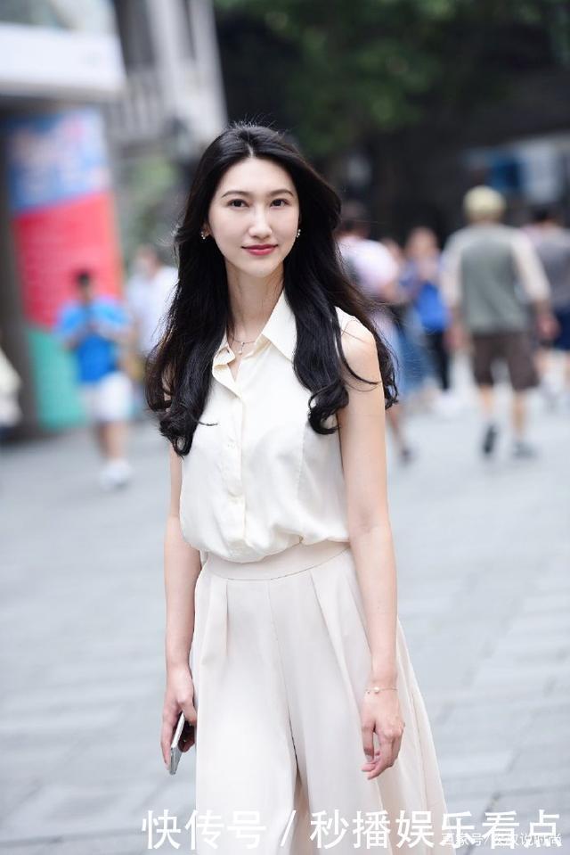 出尘|气质女性的职业装,简单又有魅力,好似“仙女”般出尘!