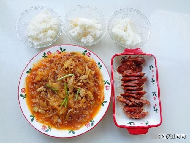 我家冬天晚餐只有两菜一主食，酸爽开胃又好吃，上班族回家做真好