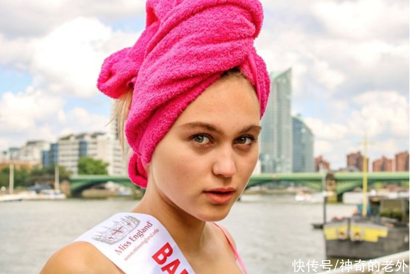 英国|“英国小姐”大赛不化妆比赛开启，12位佳丽不施粉黛展现真实自我