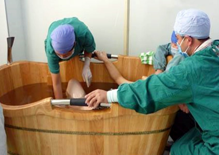 姿势|产妇生娃“姿势”都有哪些“横躺站跪”超乎想象,看你适合哪个