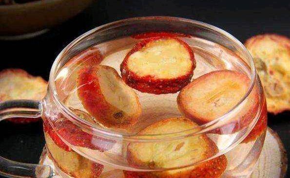 泡水|山楂加“一物”泡水喝，坚持半月，排出毒素，降三高，腰越来越细