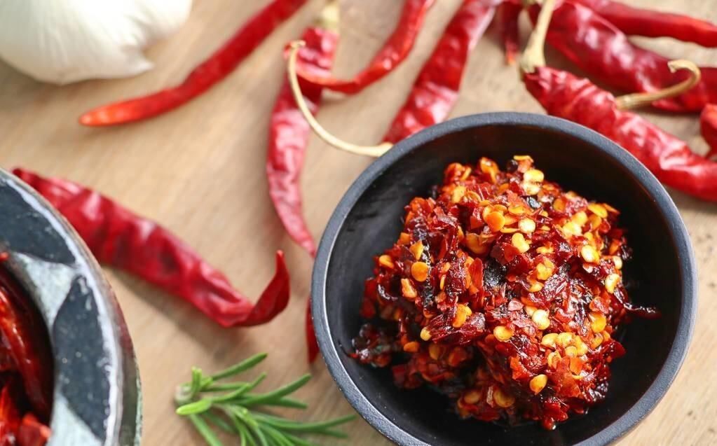 蒜蓉辣椒酱，超家常的美食，香辣入味拌饭拌面都很好吃，做法简单