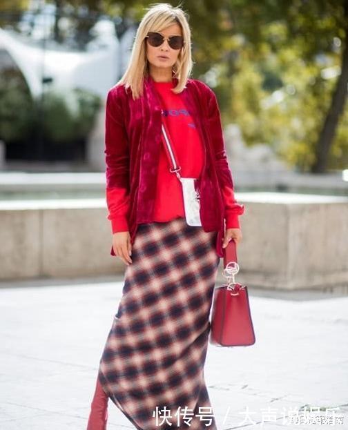 优雅|今年火了一种穿搭,叫“格纹半裙+外套”,优雅时髦显气质