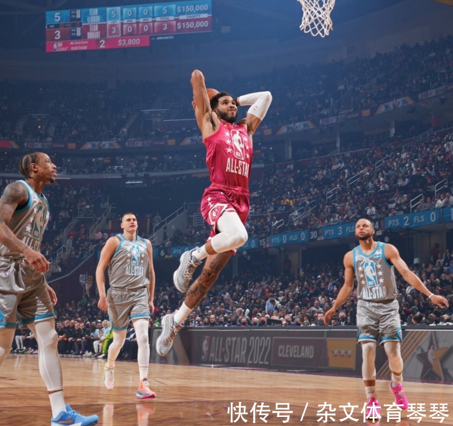 阿迪 东方力量闪耀全明星!老詹换了三双鞋,阿迪太惨,UA是最大赢家?