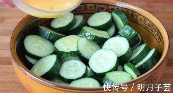 鸡蛋|黄瓜最近火了，打入2个鸡蛋，不炒不凉拌，比吃肉还过瘾