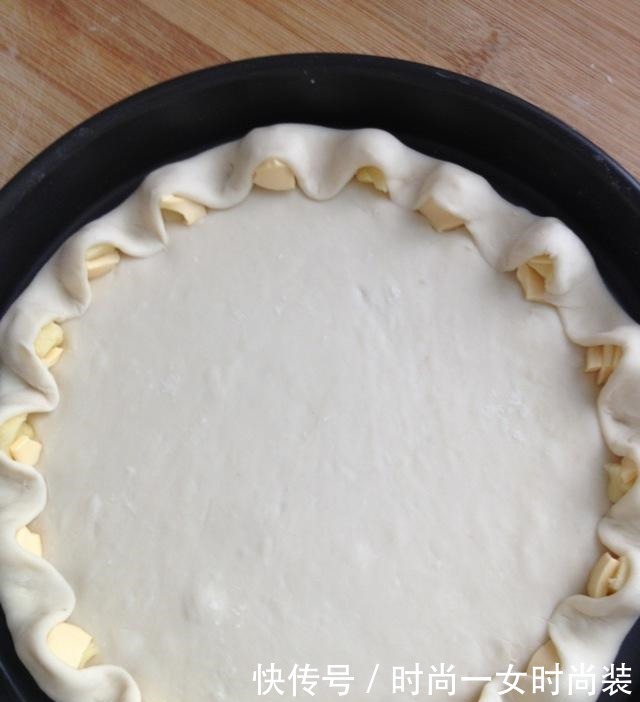 爱吃披萨别再买了,教你自制美味的水果披萨,味道比卖的还要好吃