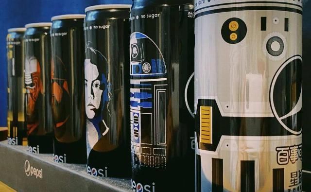 联名|百事可乐联名人民日报包装设计开启“热爱”模式
