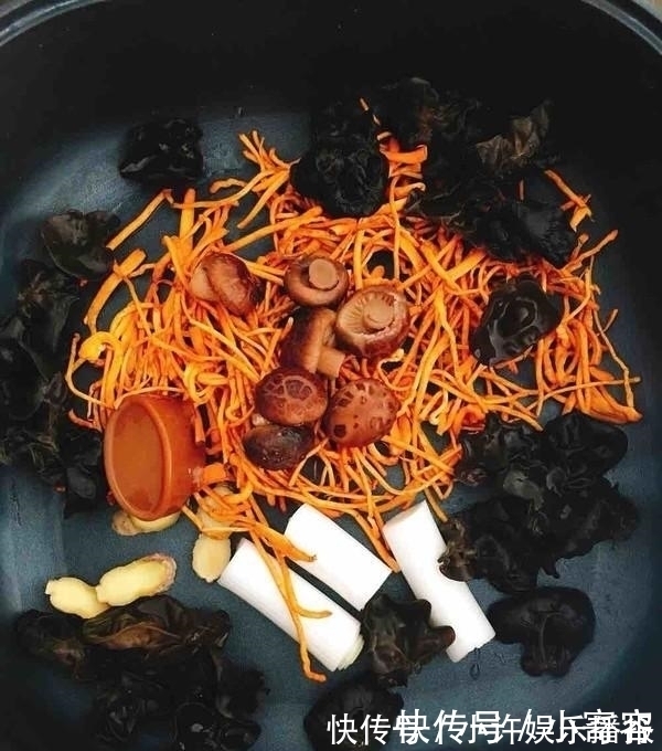 聪明人吃火锅会这样吃,老板一看就知道是行家,不敢怠慢