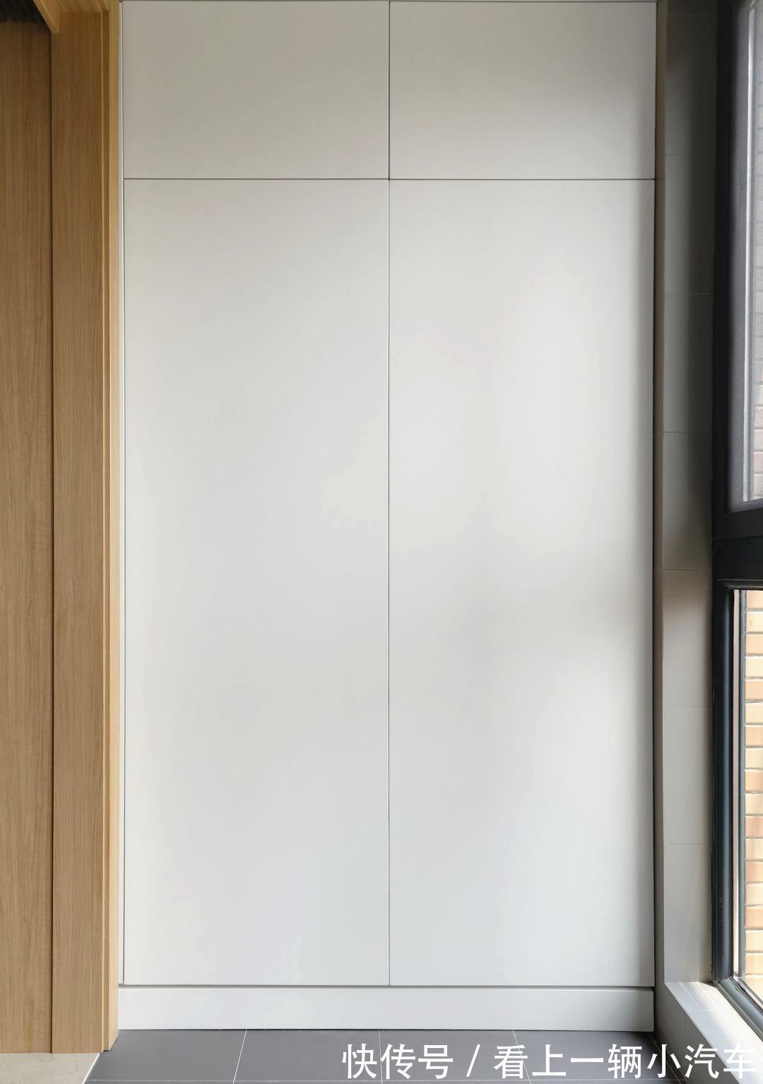 玄关柜|去客厅化有多爽?摒弃电视墙打造整面书柜,双胞胎女儿房也是亮点