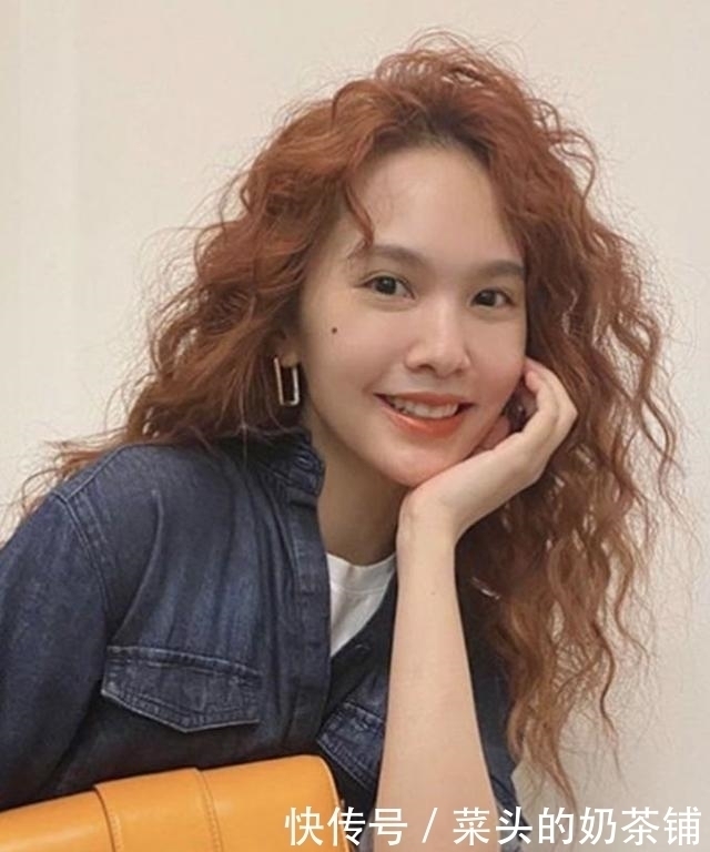 明星|善用各种头发造型产品,轻松打造10款女明星时尚中分发