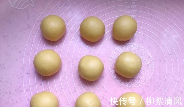 孩子超爱的创意点心南瓜小面包,口感松软,香甜可口,超可爱!