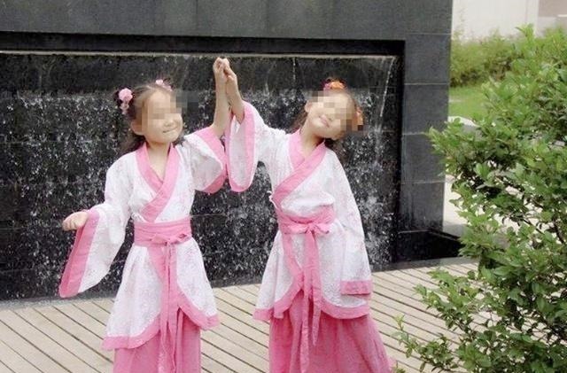 好好学习$汉服当校服,学生走“格格步”?大学教授痛批:荒唐!原因有三