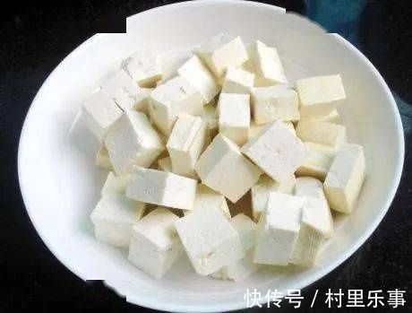豆腐|白菜炖豆腐,很多人搞错豆腐白菜下锅顺序,难怪豆腐易碎白菜难吃