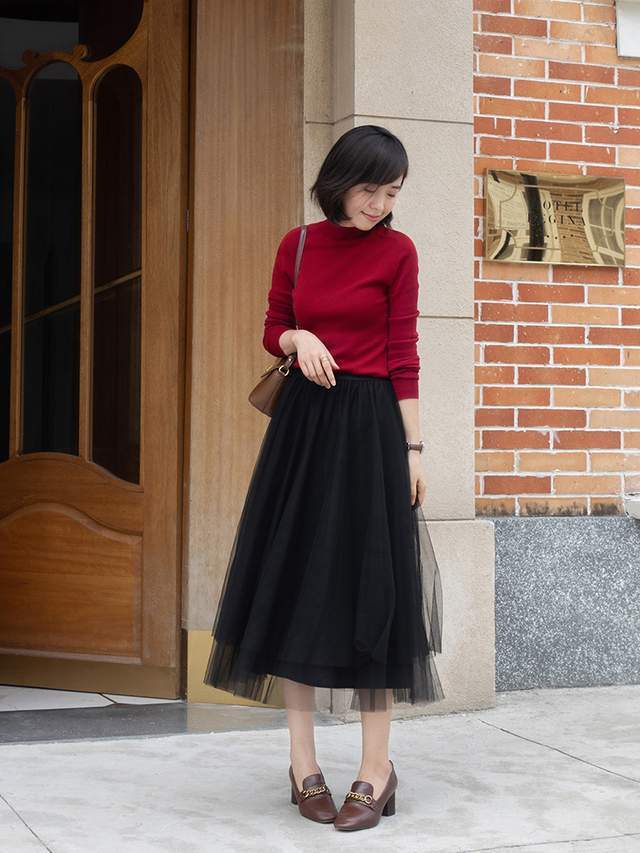 穿搭|女生博主的穿搭指南,毛衣搭配卡其色直筒裤高级洋气,简约优雅