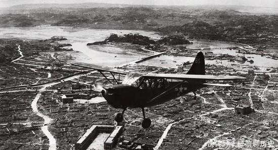 奥本海默|二战美国投下原子弹后，盟国士兵在欢呼，而一位科学家却哭了