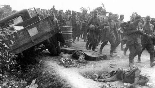 莫斯科|莫斯科保卫战中，德军被冻死大半，希特勒为何不给士兵准备棉衣？