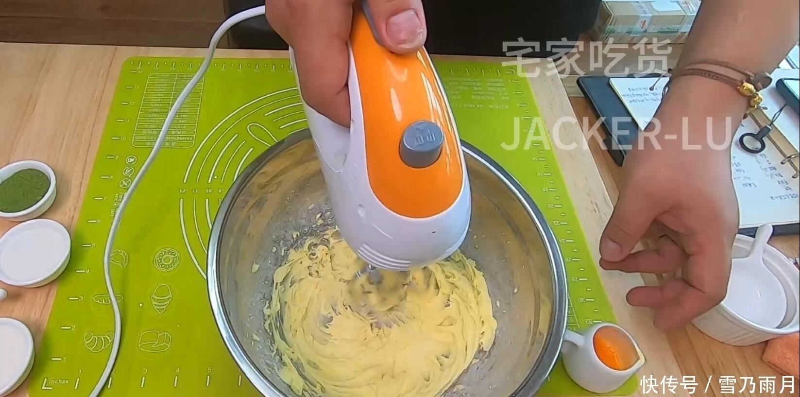 蛋器打发|双色红豆软心芝士挞,超酥挞皮配香浓软心,爱意浓浓,一口满足。