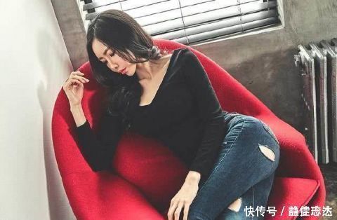 牛仔裤|小姐姐穿紧身牛仔裤,随意搭配都超级美丽,塑造纤细小蛮腰!