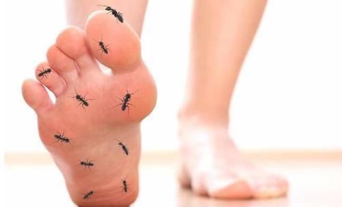 糖尿病患者|血糖升高,双脚会出现3种变化,若你有,及时测血糖,别忽视