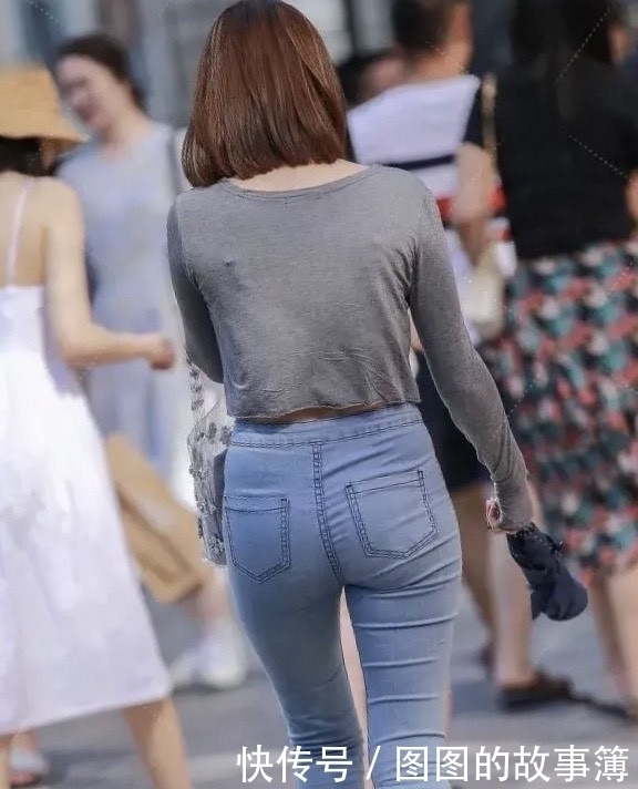 紧身牛仔裤，轻轻松松就打造了一双大长腿，养眼又好看