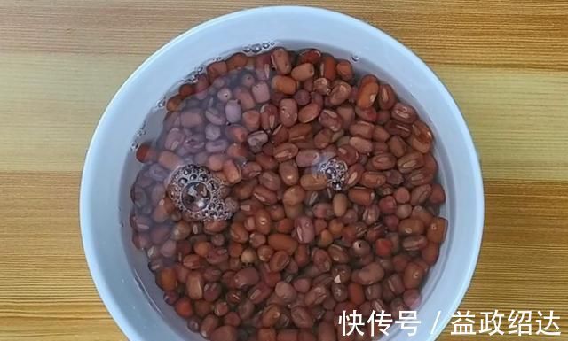 红豆糯米糕|红豆糯米糕的简单做法，软糯香甜，营养好吃，老少皆宜的家中美食