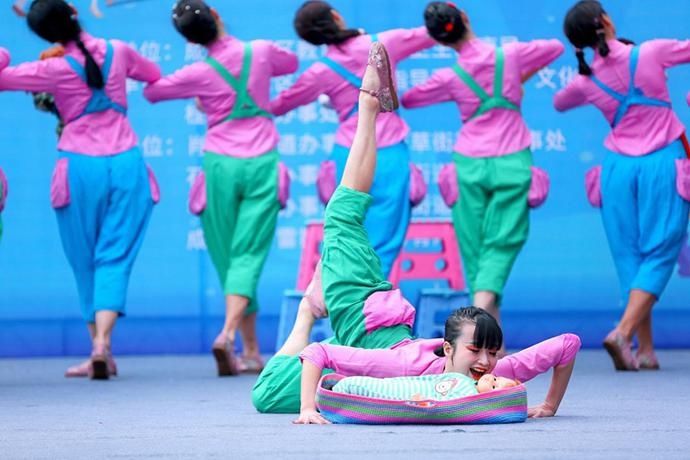 老人|退休老人、上班族、学生都来参加 成都高新区第十届群众舞蹈大赛精彩上演