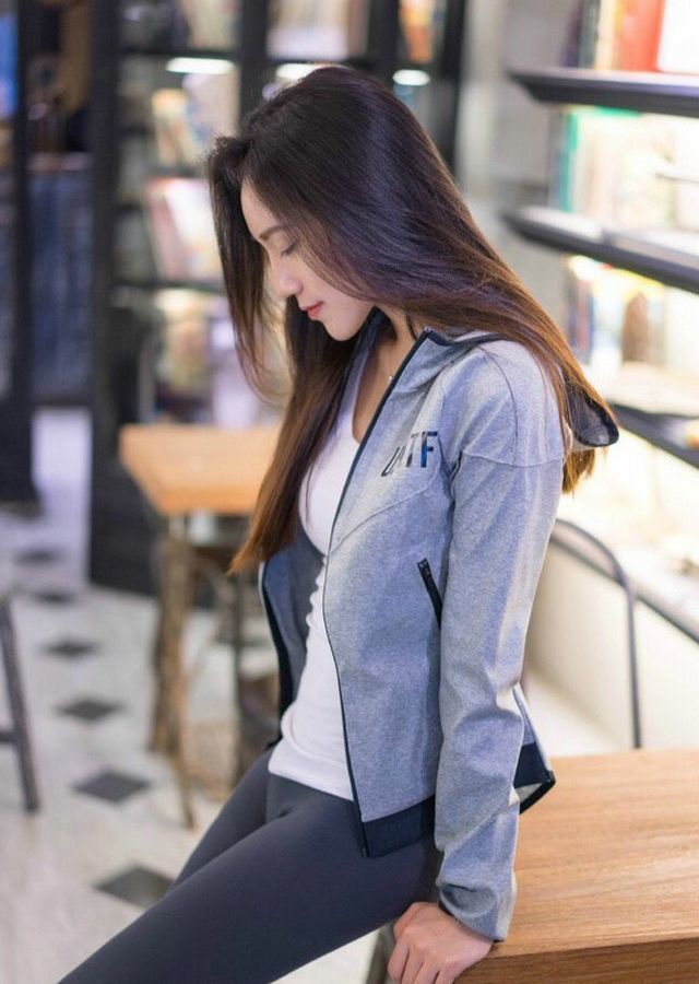 身姿 闭月羞花的小姐姐,婀娜多姿,性感迷人,秀出窈窕的身姿