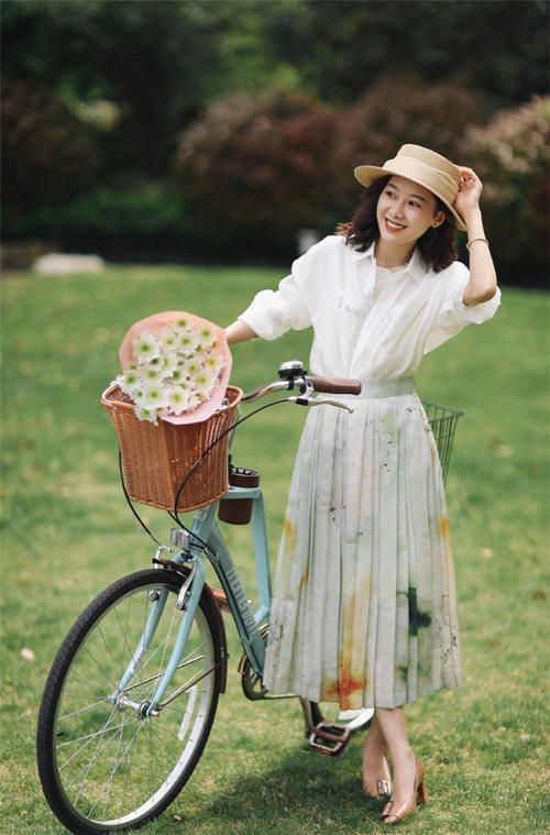 不管什么身材的女人，穿裙子牢记这4个要点，上身才显瘦又迷人