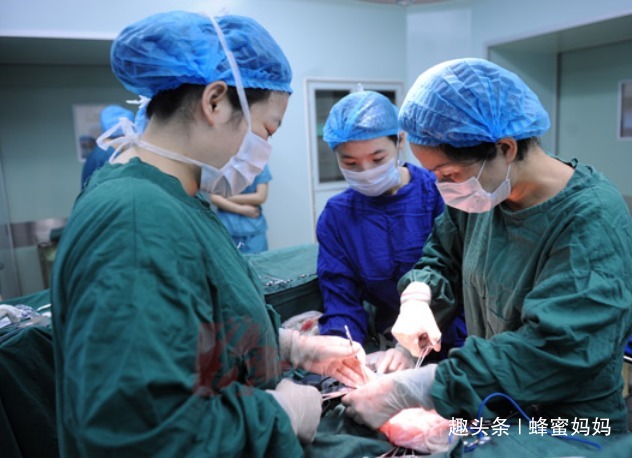 肚子|产妇刚生完娃,肚子仍“鼓的”像怀孕8个月,医生手术后对不起