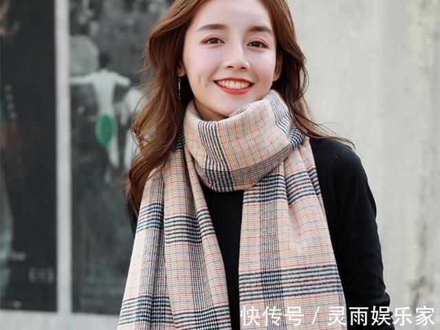 脖子 建议大家不要羽绒服配围巾,太土,今年流行这么搭,洋气又保暖