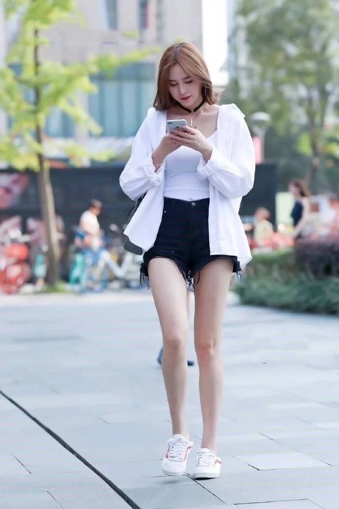 街拍:黄色的秀发,小姐姐时尚靓丽,清新可人