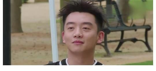 節(jié)目中屢次被孤立，淪為跑男邊緣人物的鄭愷，為何不舍得退出？