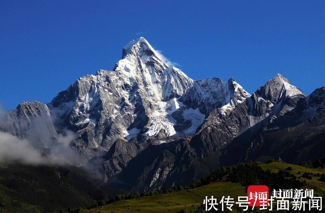 杨涛|十二年追峰路：他为山峰拍“证件照”贡嘎山高度做网名｜图集