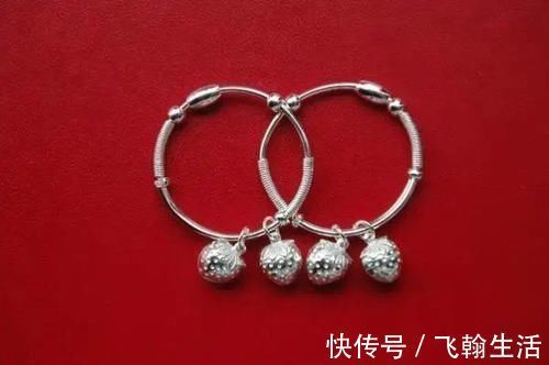 首饰|银饰性价比高样子不俗，脏了怎么清洗？很多人不知道