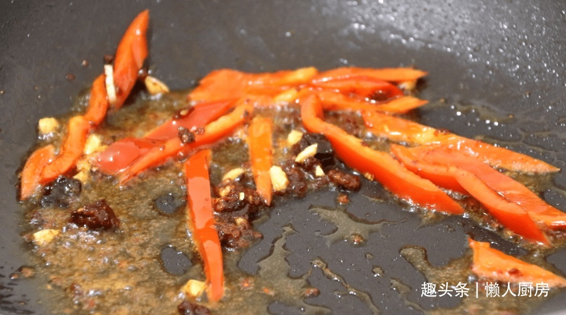 土豆别再炖肉了，教你一个新吃法，好吃到停不下来，比吃肉香！