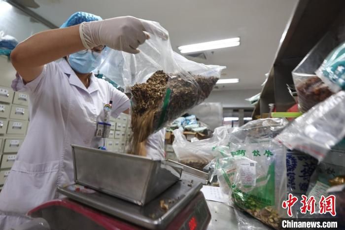 泱波|南京江宁中医院昼夜熬制中药汤剂 送“疫”线抗疫情