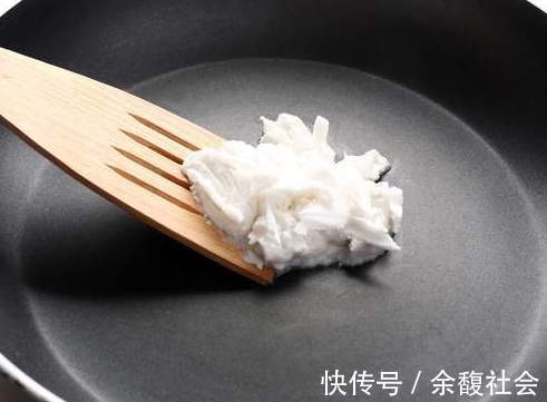 好吃|熬猪油有窍门，下锅前多做一步，又白又香没腥味，连油渣都好吃
