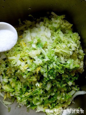 教你一个白菜新吃法,不用炒,不用油,做法超简单,比吃肉还过瘾