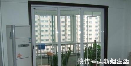实用|阳台早就不流行装推拉门了,现在有钱人都爱这种设计,漂亮又实用