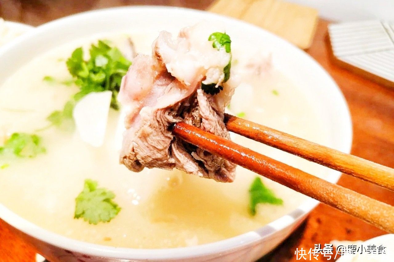 羊肉汤|炖羊肉，记住“忌1物、放3料”，羊肉酥嫩鲜香，羊汤鲜美无杂味