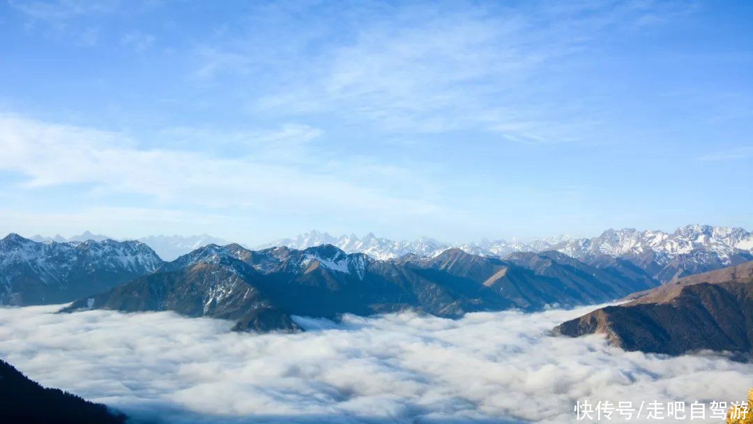 红军长征翻越的第一座雪山，山上云海绝美，有着不输江南的美景